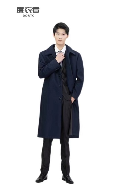 男士深蓝色时尚大衣