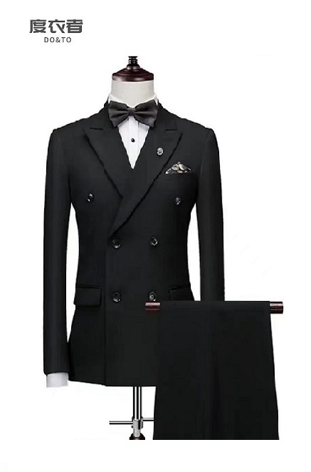  黑色戗驳领双排扣新郎礼服